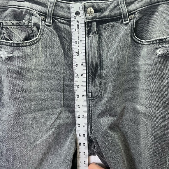 American Eagle Distressed Highest Rise Mom Jeans Womens 12 Short Black 2312 - Picture 6 of 11